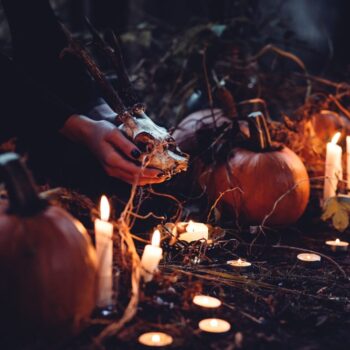 Cerchio di donne Samhain Milano – Halloween pagano e Capodanno Celtico. Samhain ritual, Samhain celebration, Priestess of Avalon, Milan Goddess Temple, Wheel of the Year, Halloween celebration, Halloween ritual.